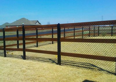 Ranch Rail Fence Rough Cedar & Black Chain Link